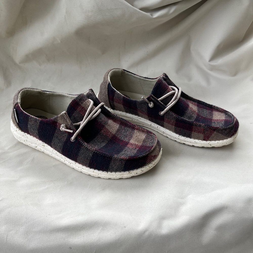 Hey Dude Womens Wendy Plaid Fleece Shoes Sneakers Sz 9